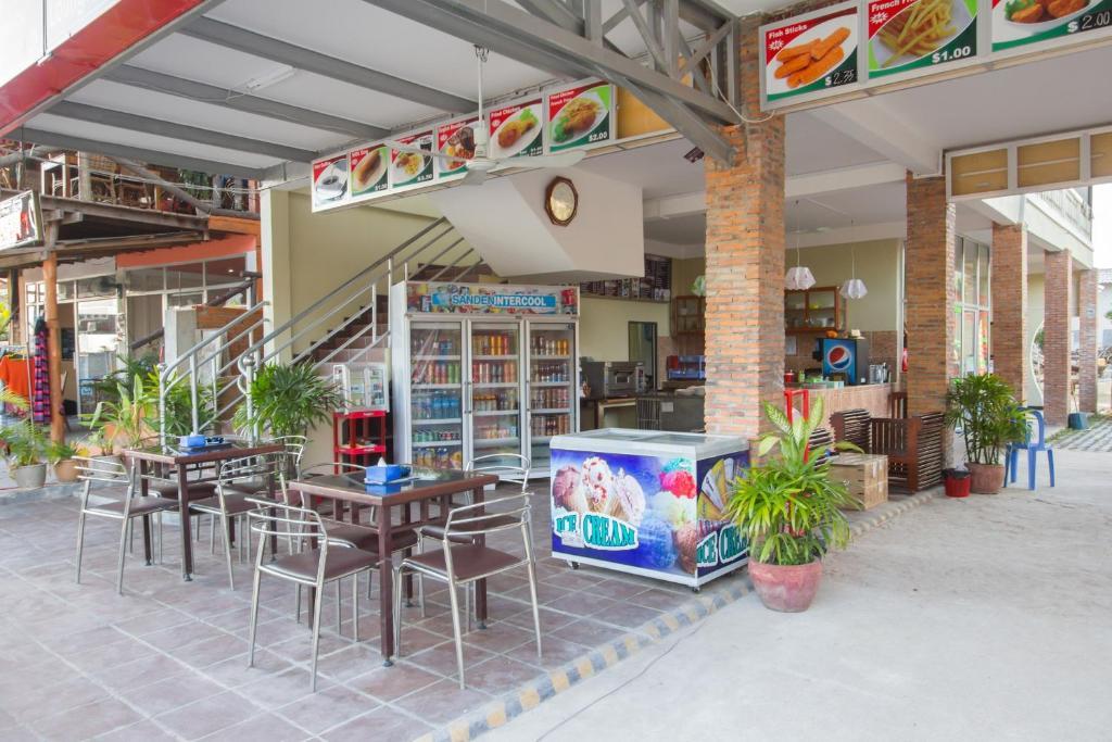 Sakal Guesthouse Restaurant & Bar Sihanoukville Exterior photo
