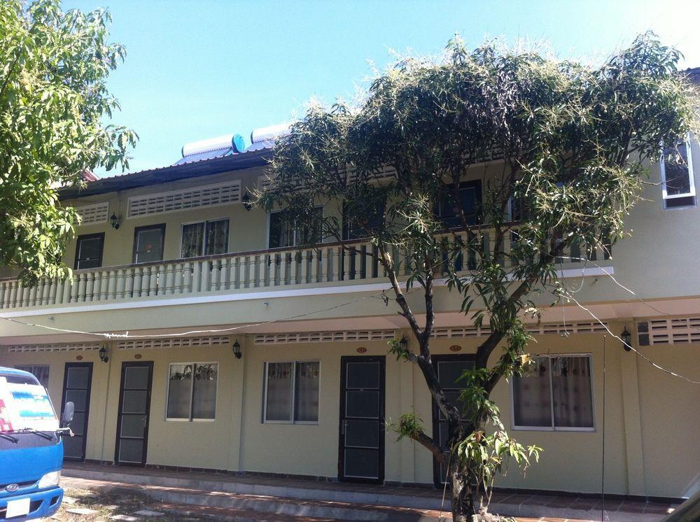 Sakal Guesthouse Restaurant & Bar Sihanoukville Exterior photo
