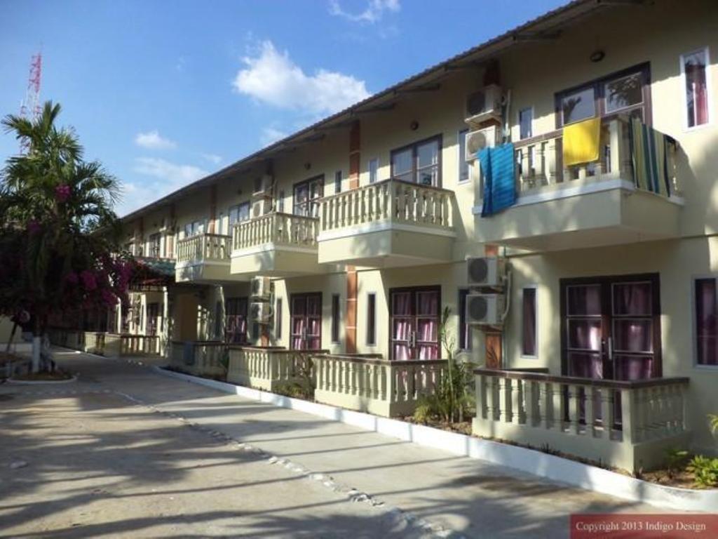 Sakal Guesthouse Restaurant & Bar Sihanoukville Exterior photo