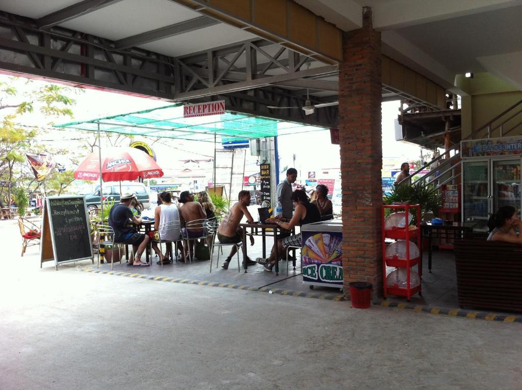 Sakal Guesthouse Restaurant & Bar Sihanoukville Exterior photo