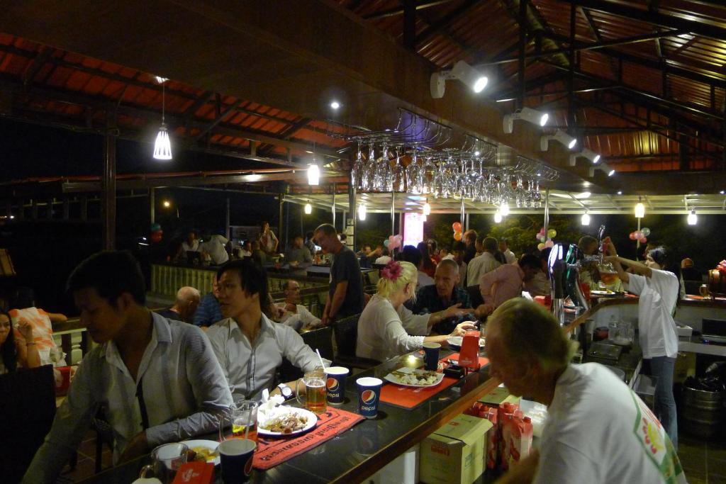 Sakal Guesthouse Restaurant & Bar Sihanoukville Exterior photo