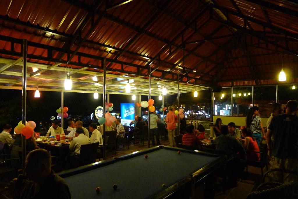 Sakal Guesthouse Restaurant & Bar Sihanoukville Exterior photo