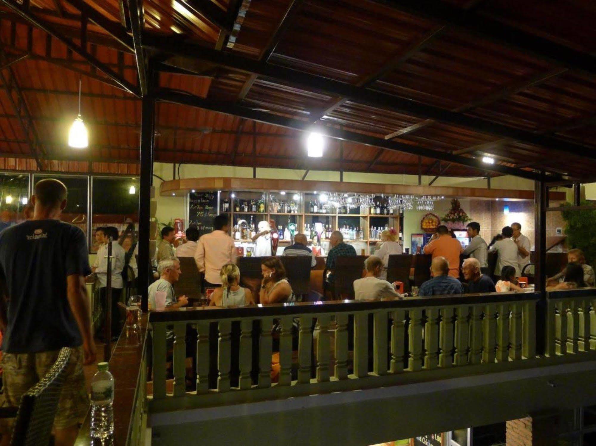 Sakal Guesthouse Restaurant & Bar Sihanoukville Exterior photo
