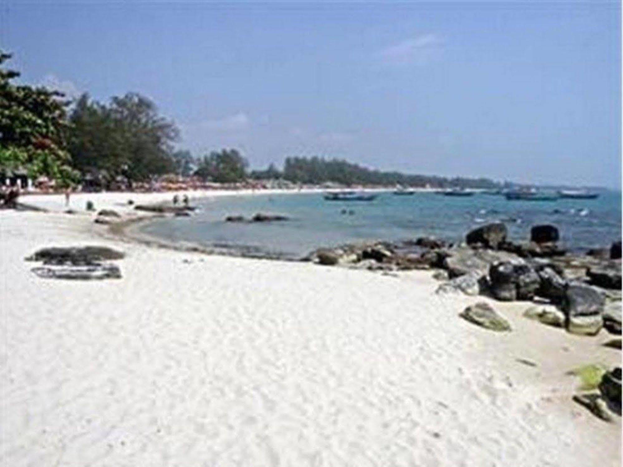 Sakal Guesthouse Restaurant & Bar Sihanoukville Exterior photo