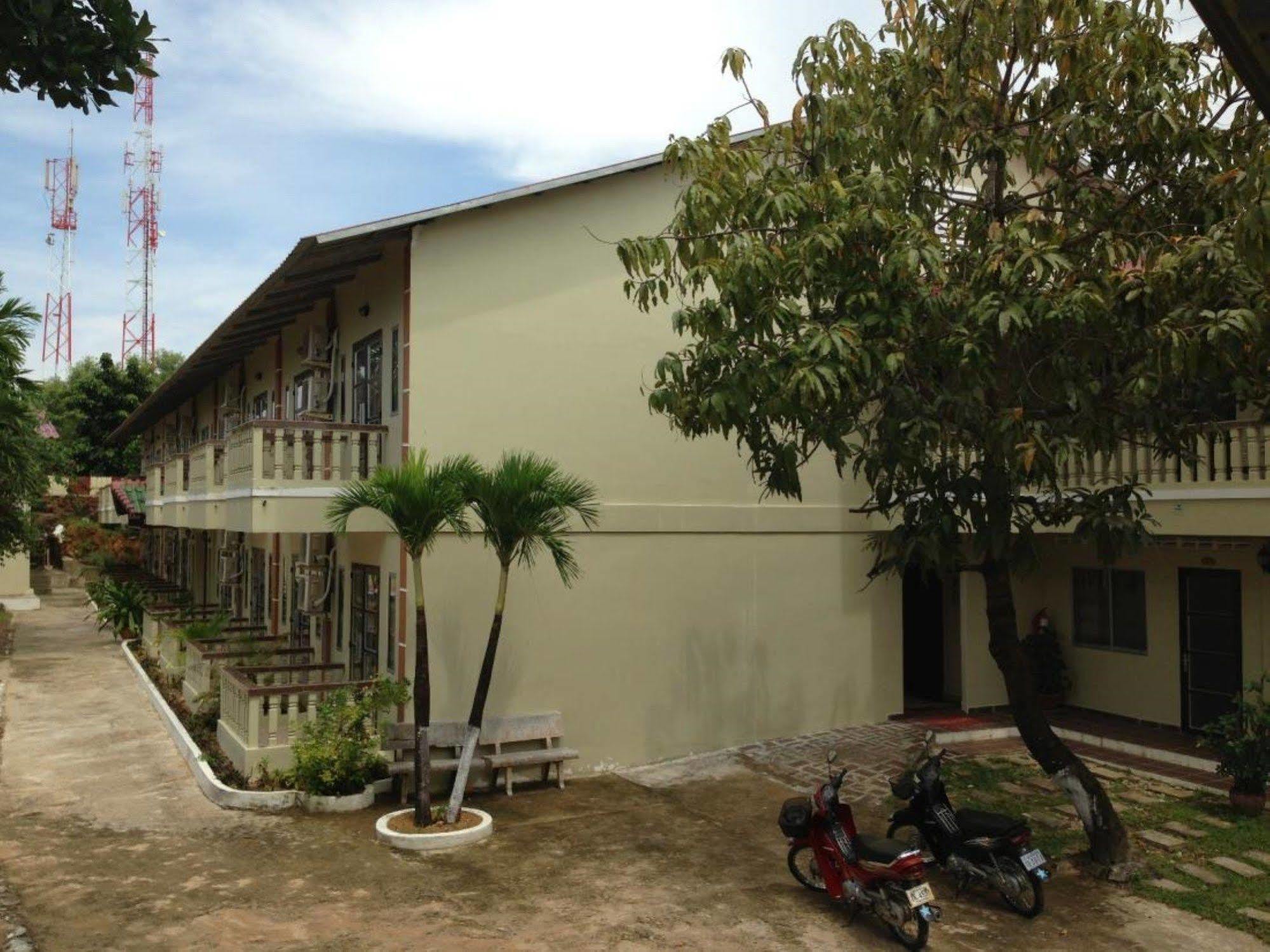 Sakal Guesthouse Restaurant & Bar Sihanoukville Exterior photo